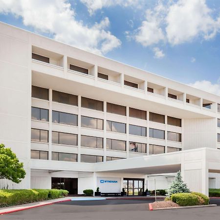 Wyndham Indianapolis Airport Hotel Bagian luar foto
