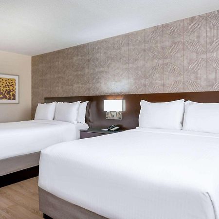 Wyndham Indianapolis Airport Hotel Bagian luar foto