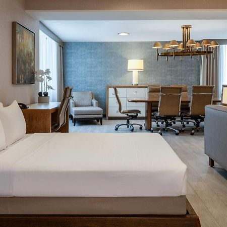 Wyndham Indianapolis Airport Hotel Bagian luar foto