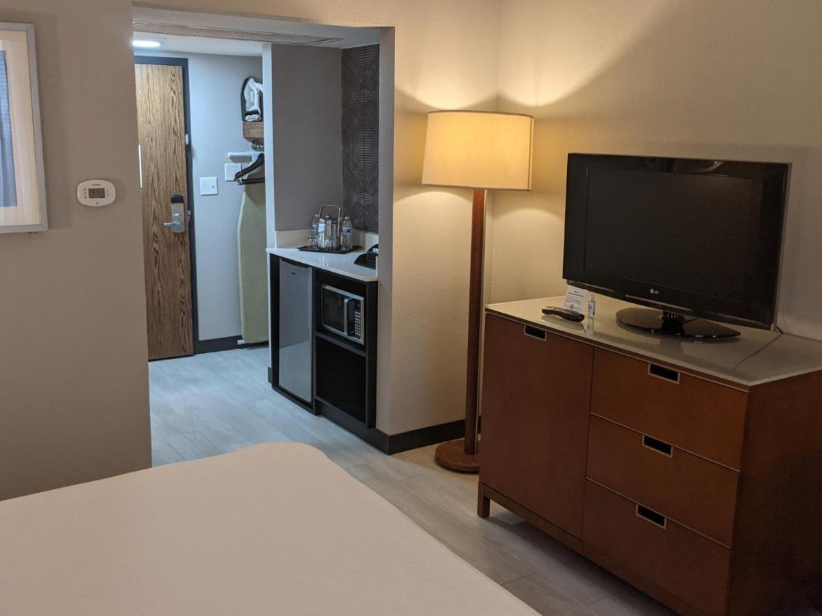 Wyndham Indianapolis Airport Hotel Bagian luar foto