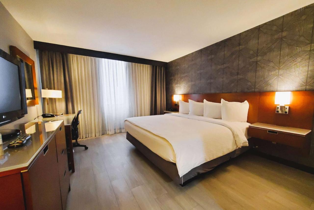 Wyndham Indianapolis Airport Hotel Bagian luar foto