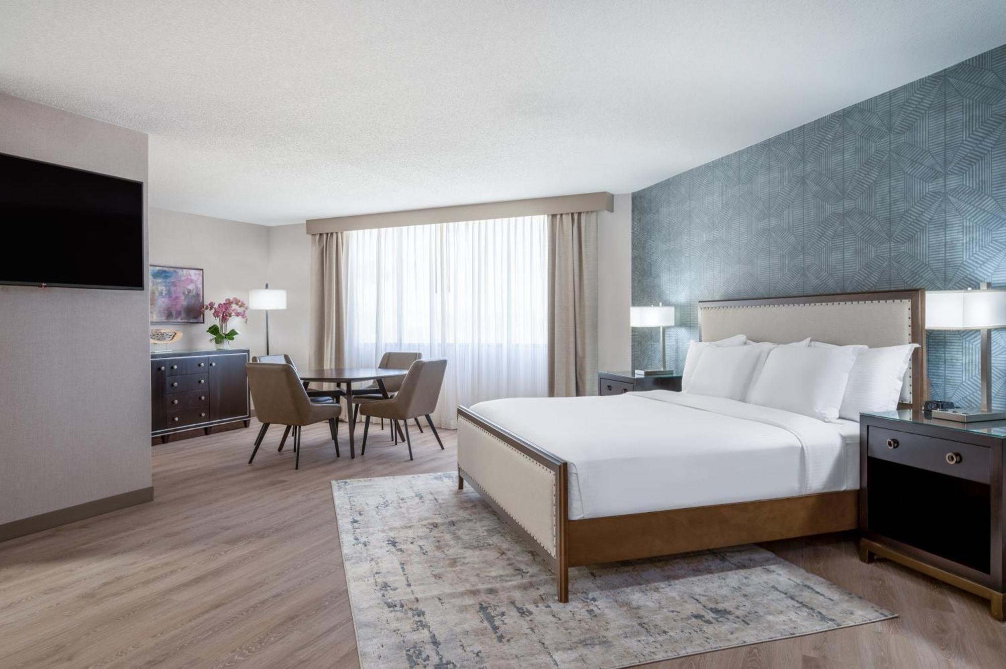 Wyndham Indianapolis Airport Hotel Bagian luar foto