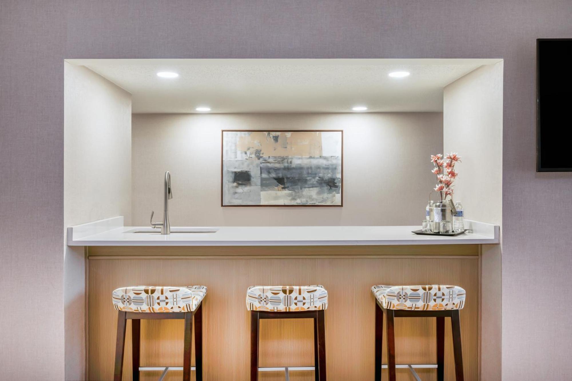Wyndham Indianapolis Airport Hotel Bagian luar foto