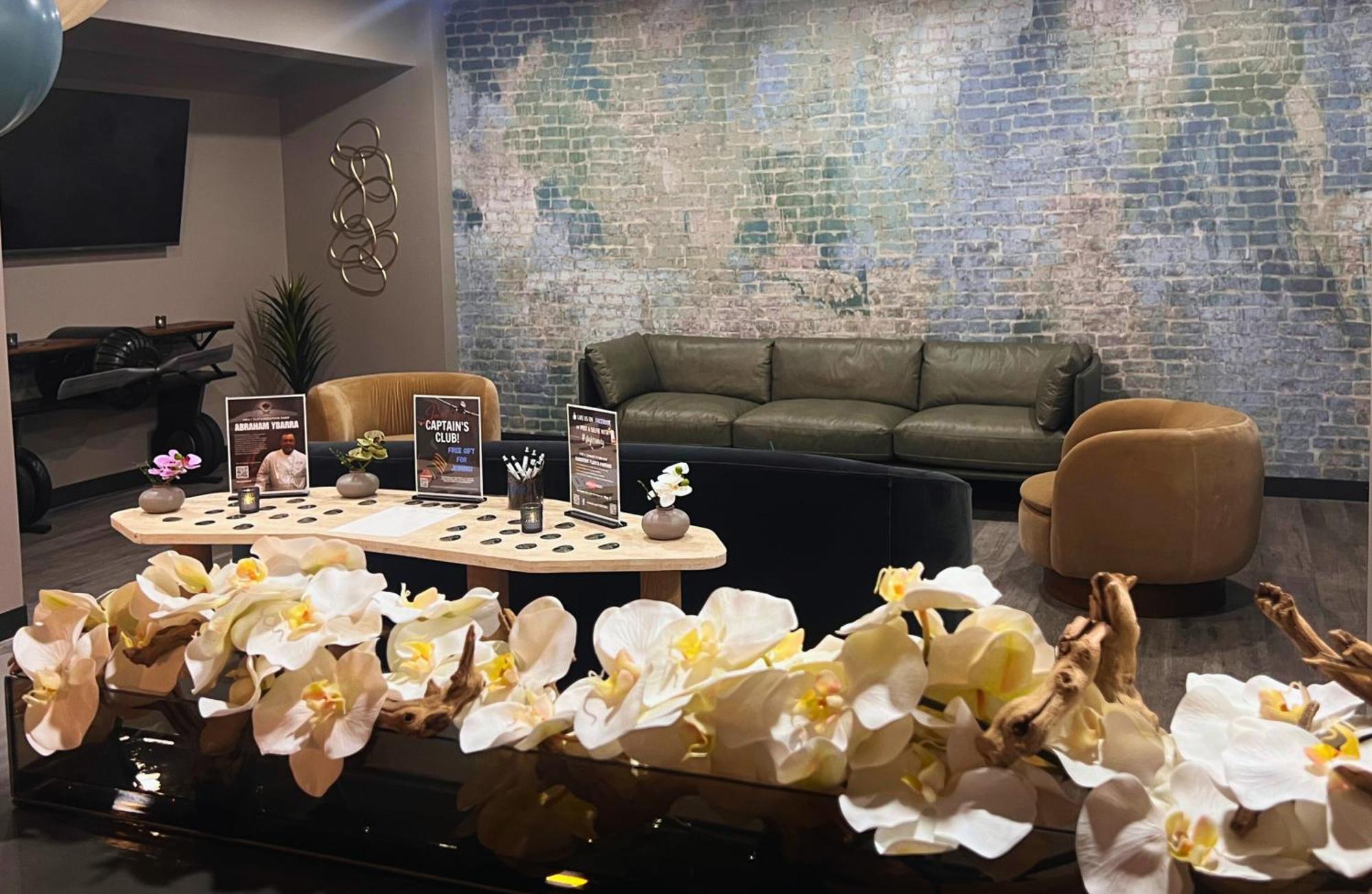 Wyndham Indianapolis Airport Hotel Bagian luar foto