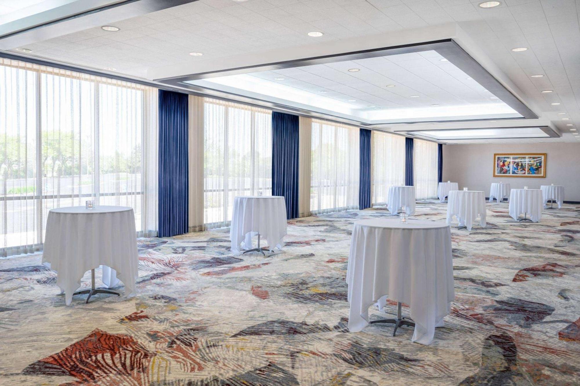 Wyndham Indianapolis Airport Hotel Bagian luar foto