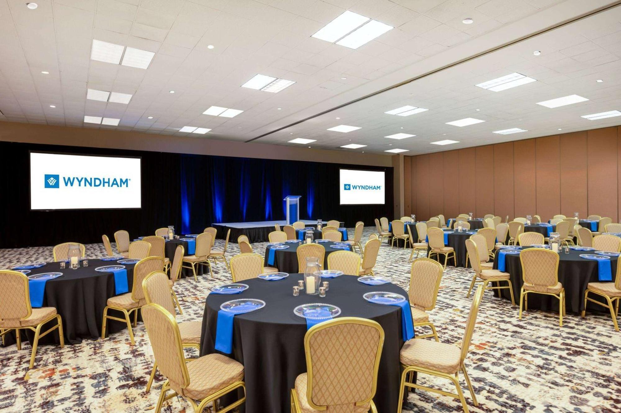 Wyndham Indianapolis Airport Hotel Bagian luar foto