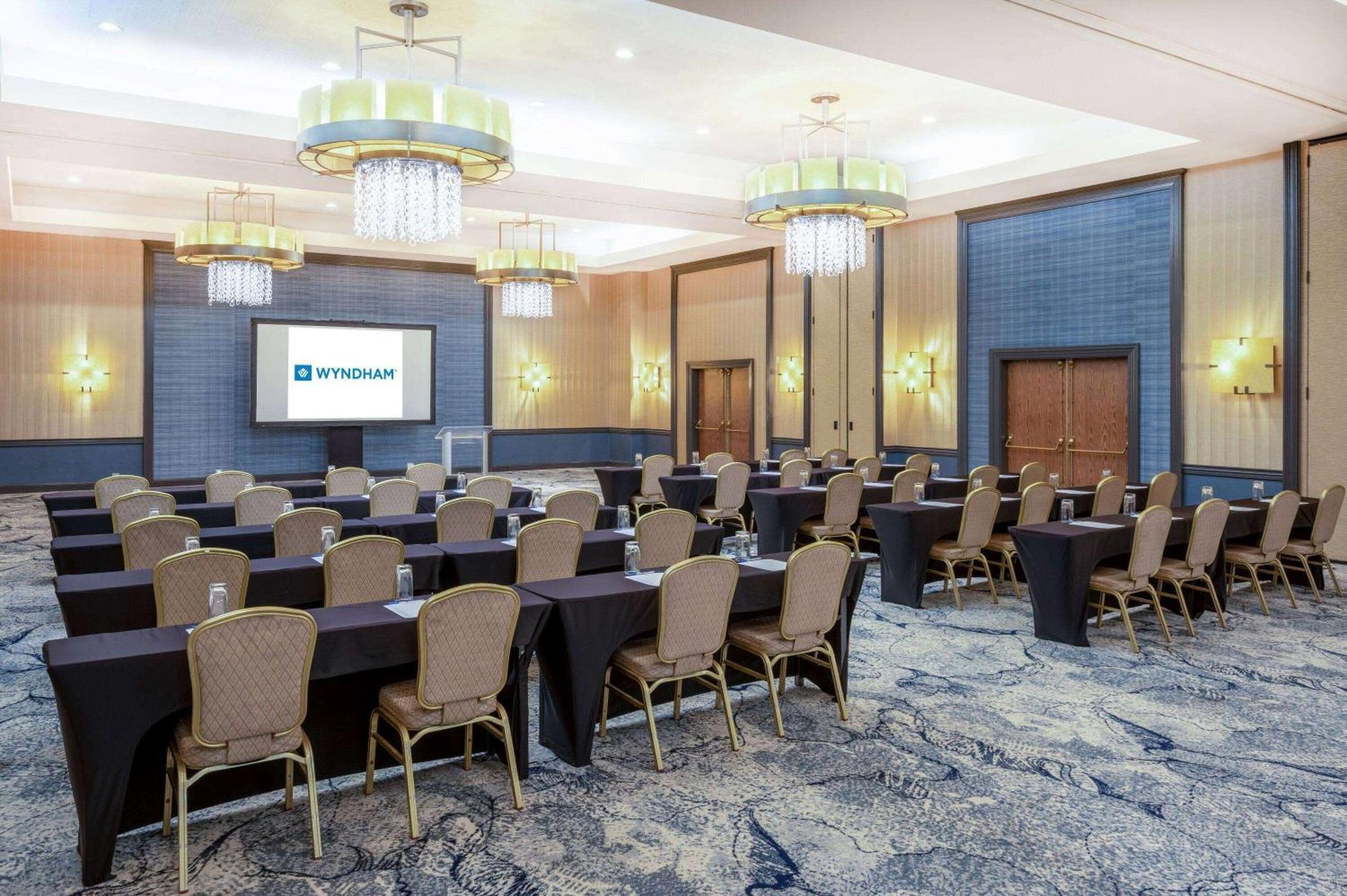Wyndham Indianapolis Airport Hotel Bagian luar foto