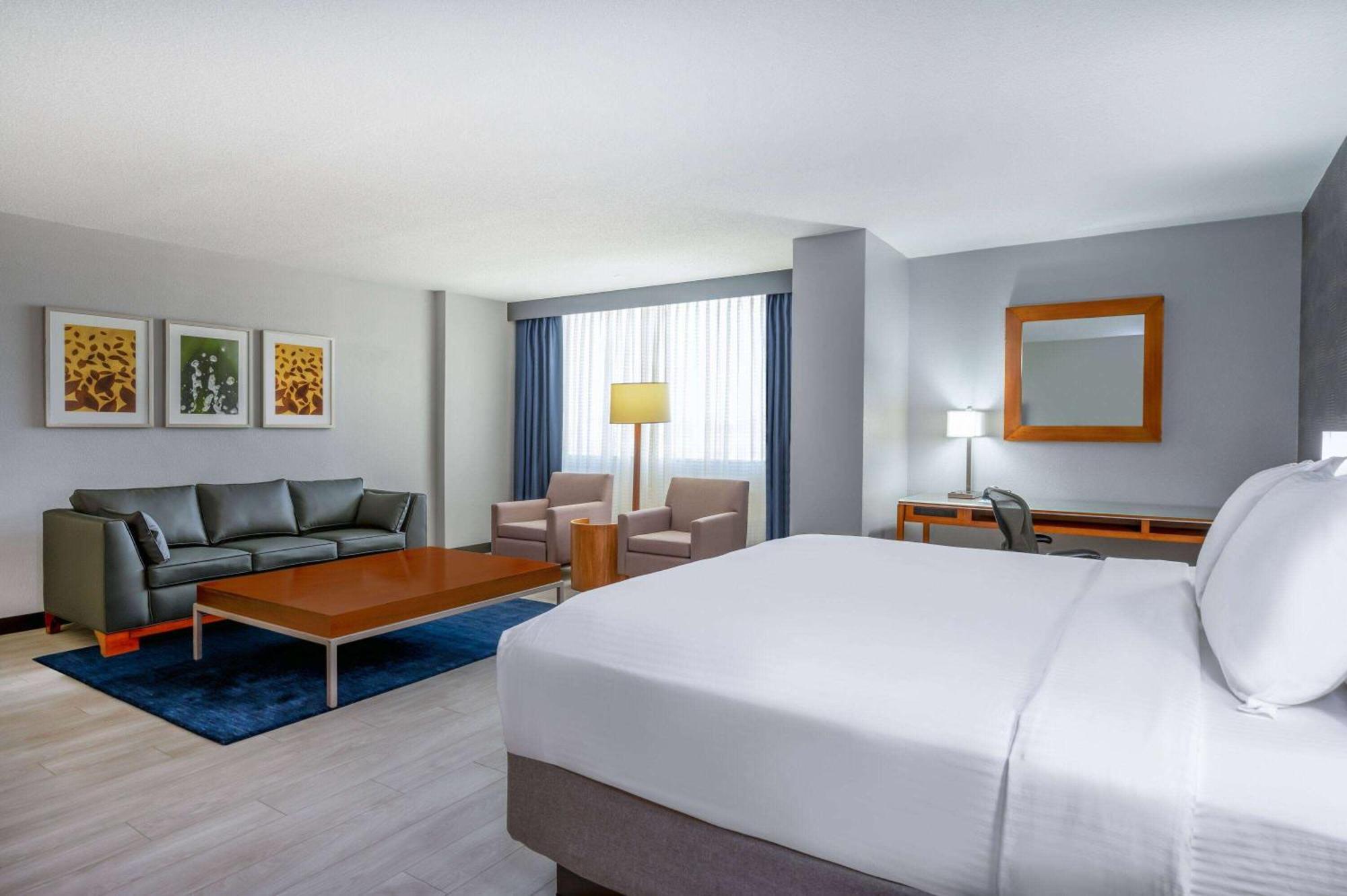 Wyndham Indianapolis Airport Hotel Bagian luar foto