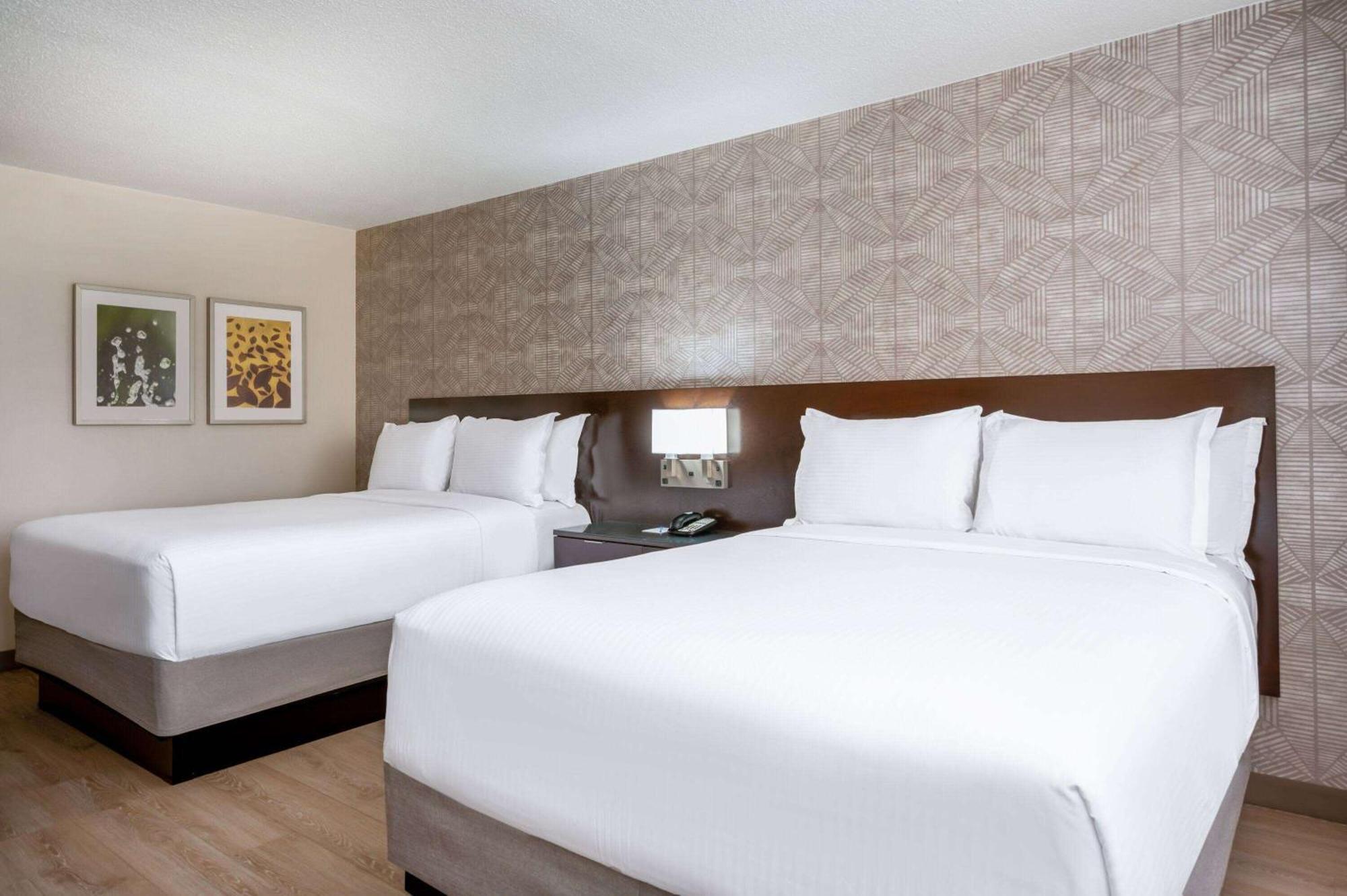Wyndham Indianapolis Airport Hotel Bagian luar foto