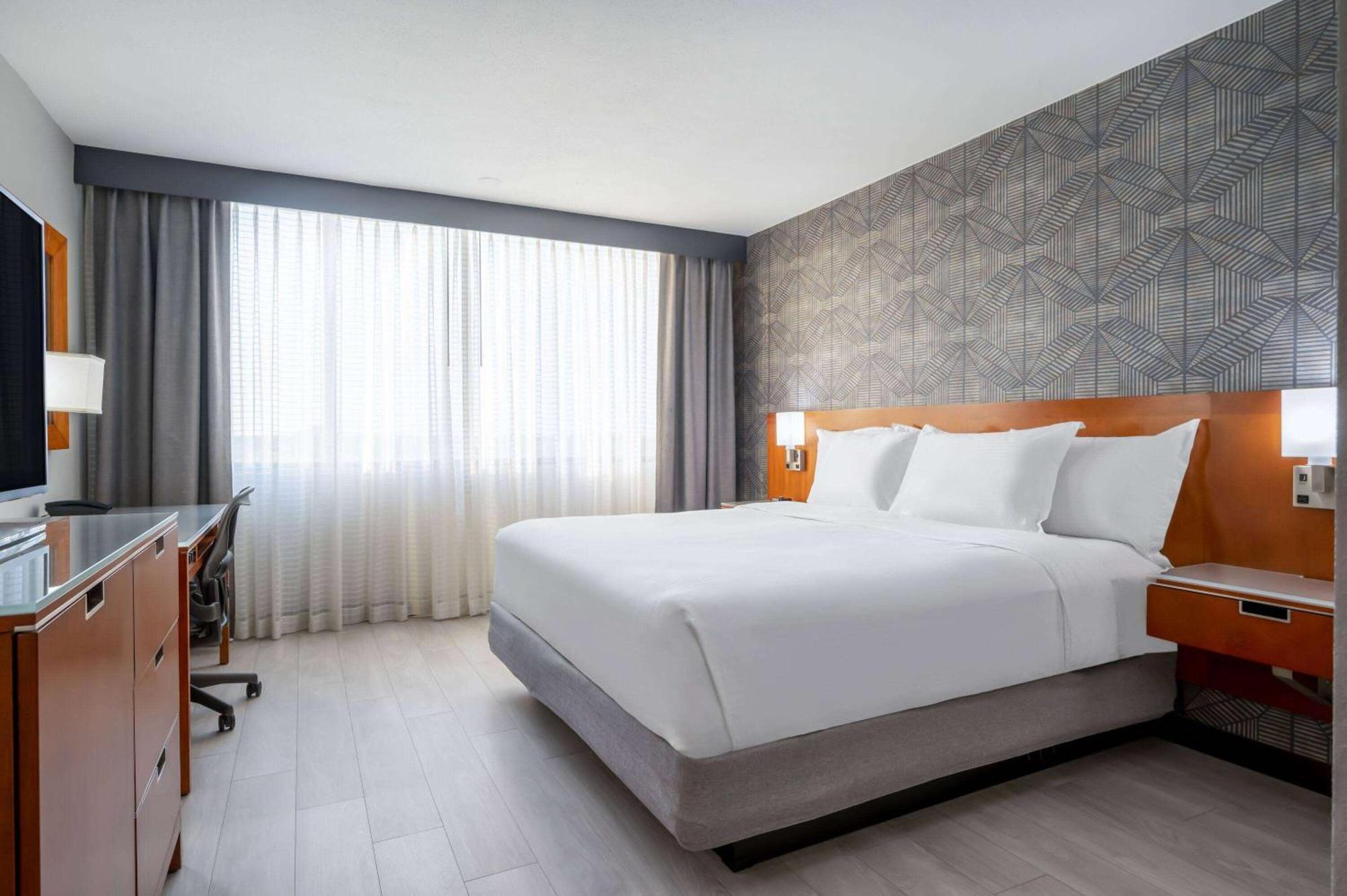 Wyndham Indianapolis Airport Hotel Bagian luar foto