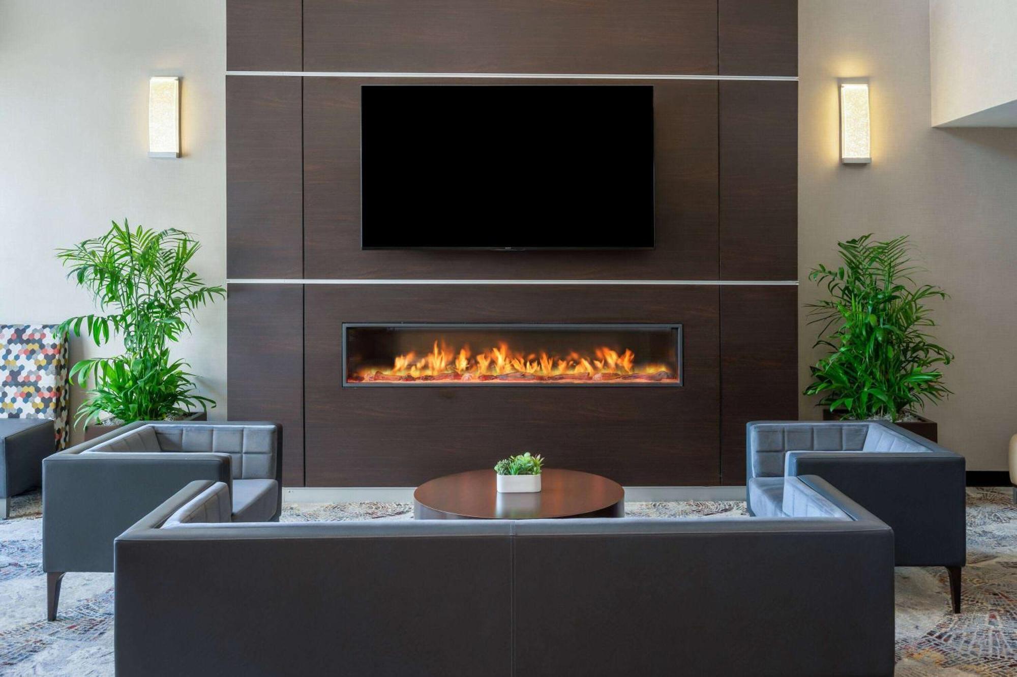 Wyndham Indianapolis Airport Hotel Bagian luar foto
