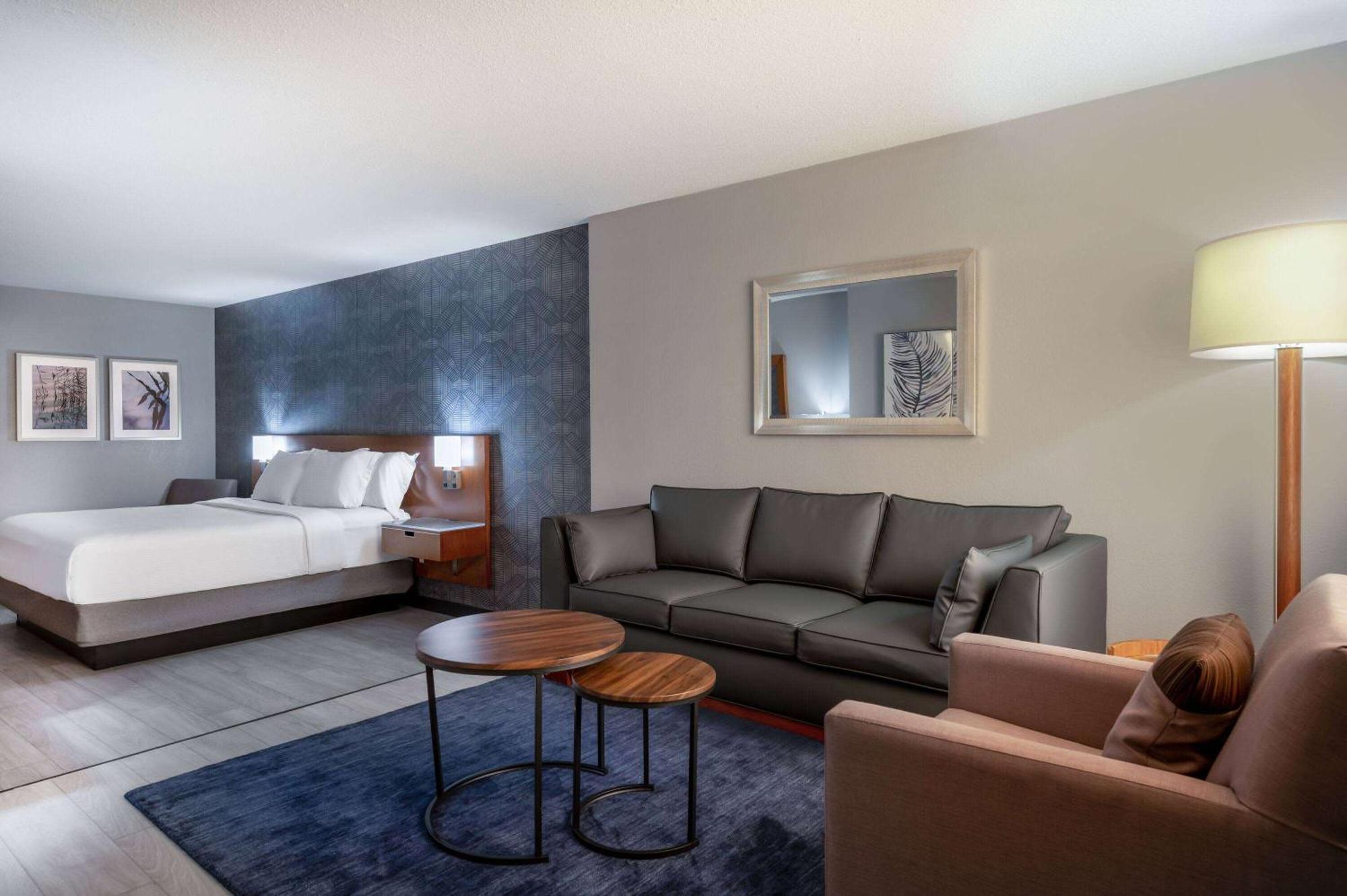 Wyndham Indianapolis Airport Hotel Bagian luar foto