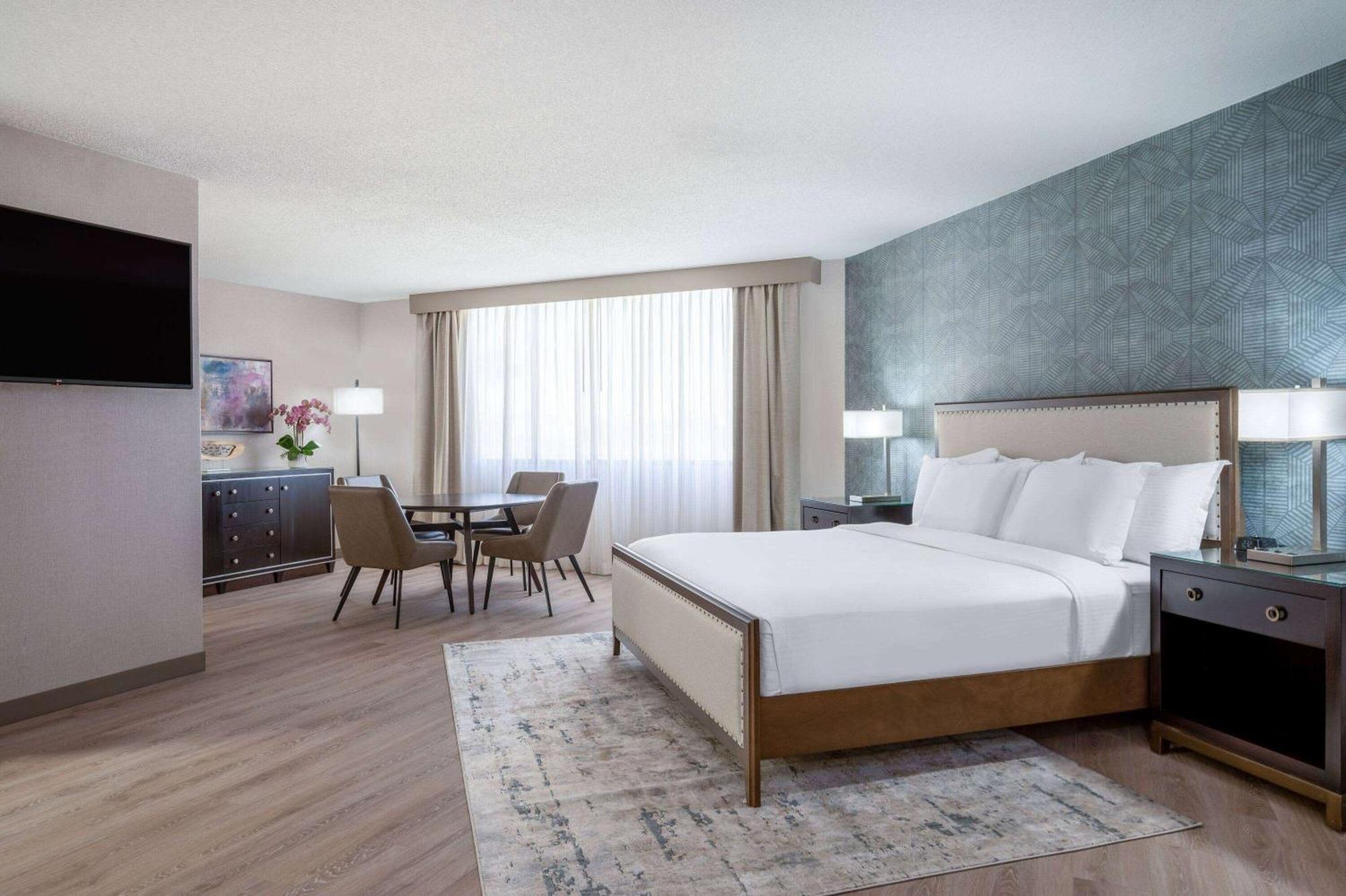 Wyndham Indianapolis Airport Hotel Bagian luar foto
