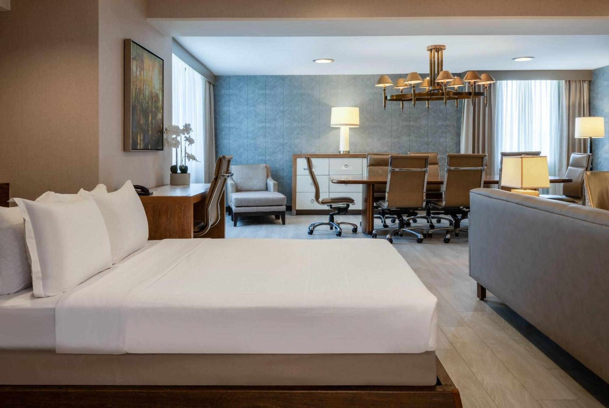 Wyndham Indianapolis Airport Hotel Bagian luar foto