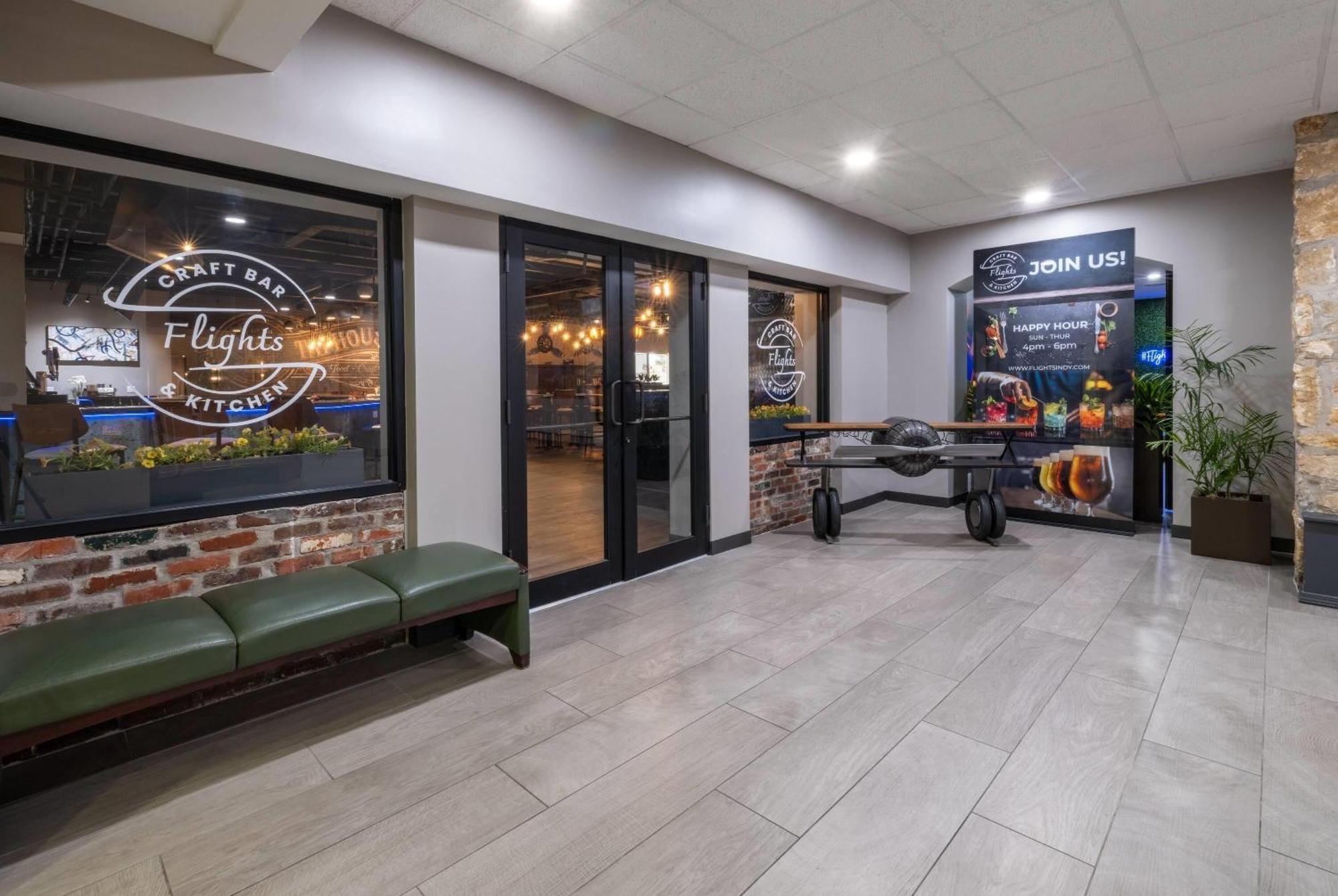Wyndham Indianapolis Airport Hotel Bagian luar foto