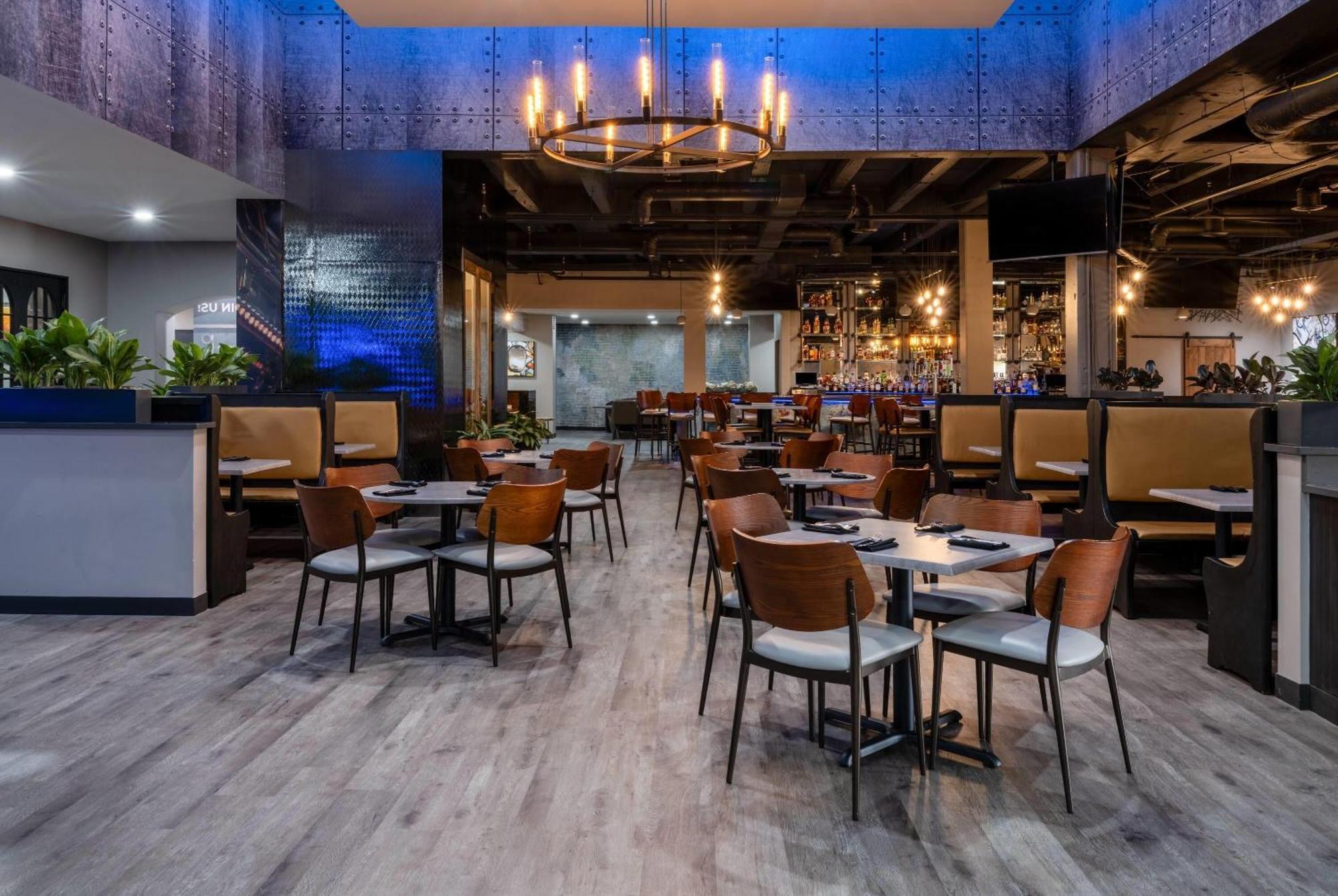 Wyndham Indianapolis Airport Hotel Bagian luar foto