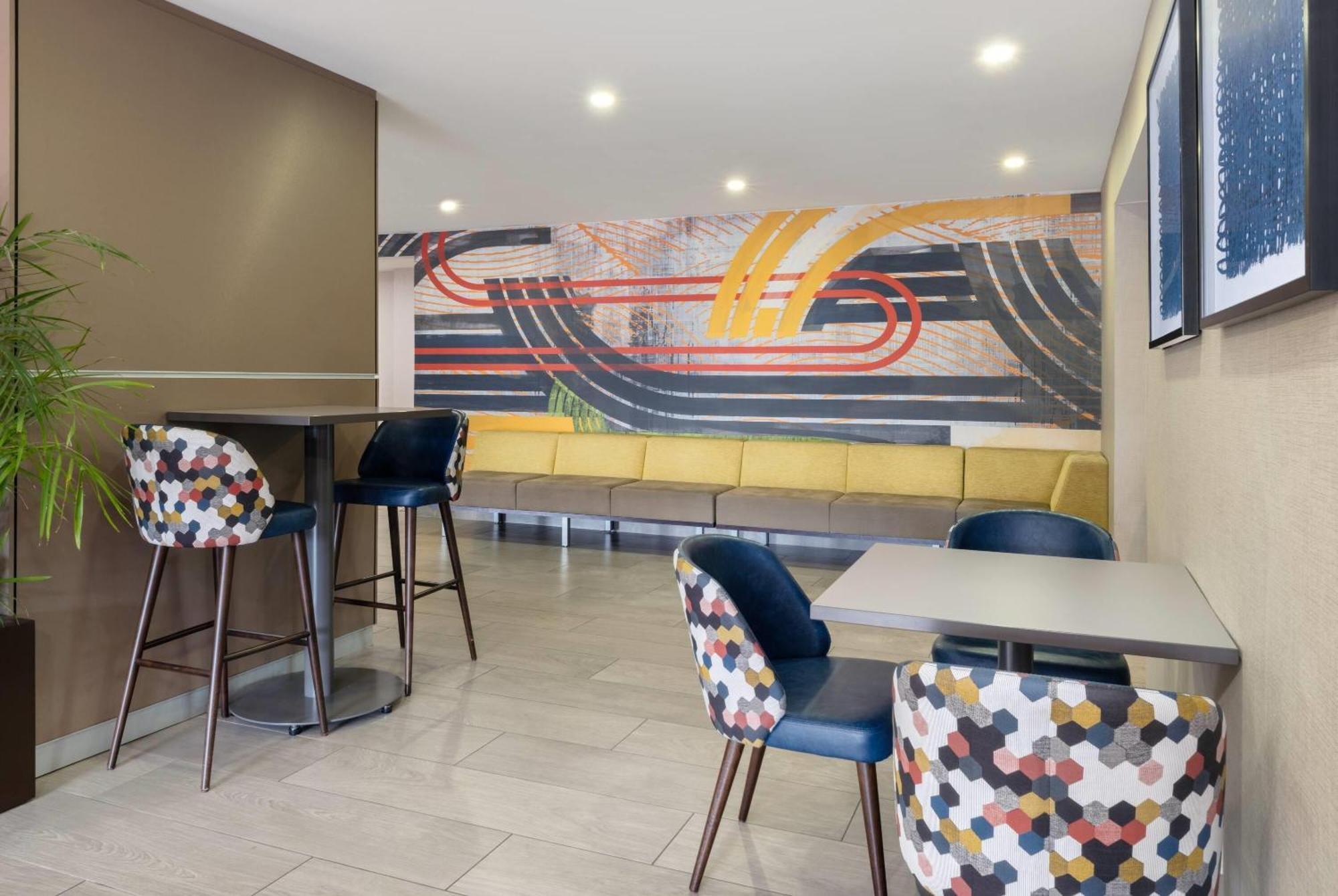 Wyndham Indianapolis Airport Hotel Bagian luar foto