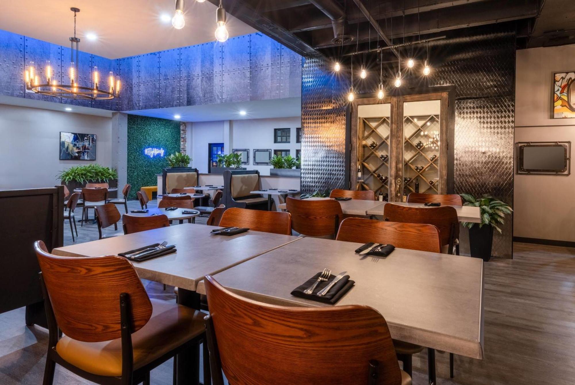 Wyndham Indianapolis Airport Hotel Bagian luar foto