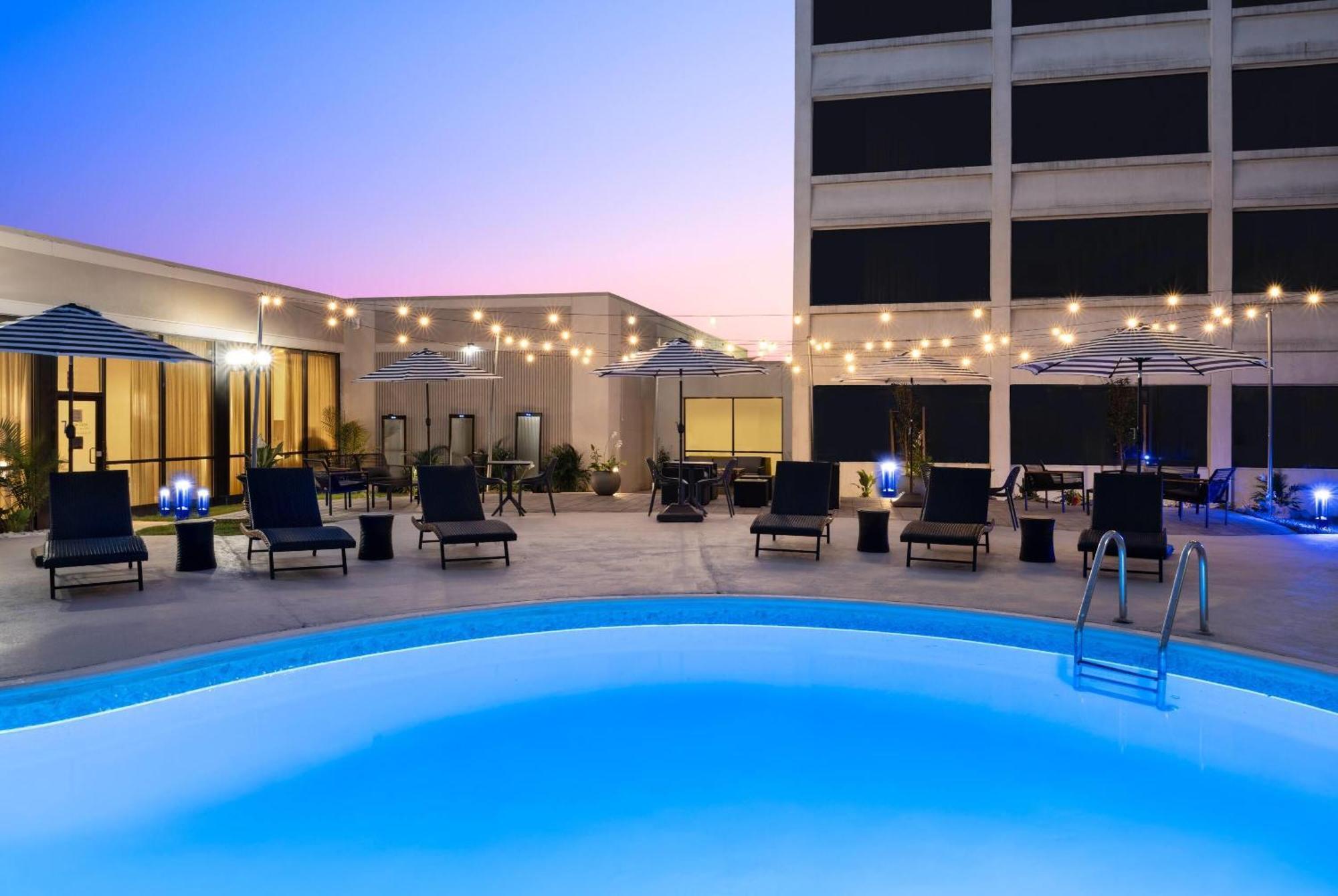 Wyndham Indianapolis Airport Hotel Bagian luar foto