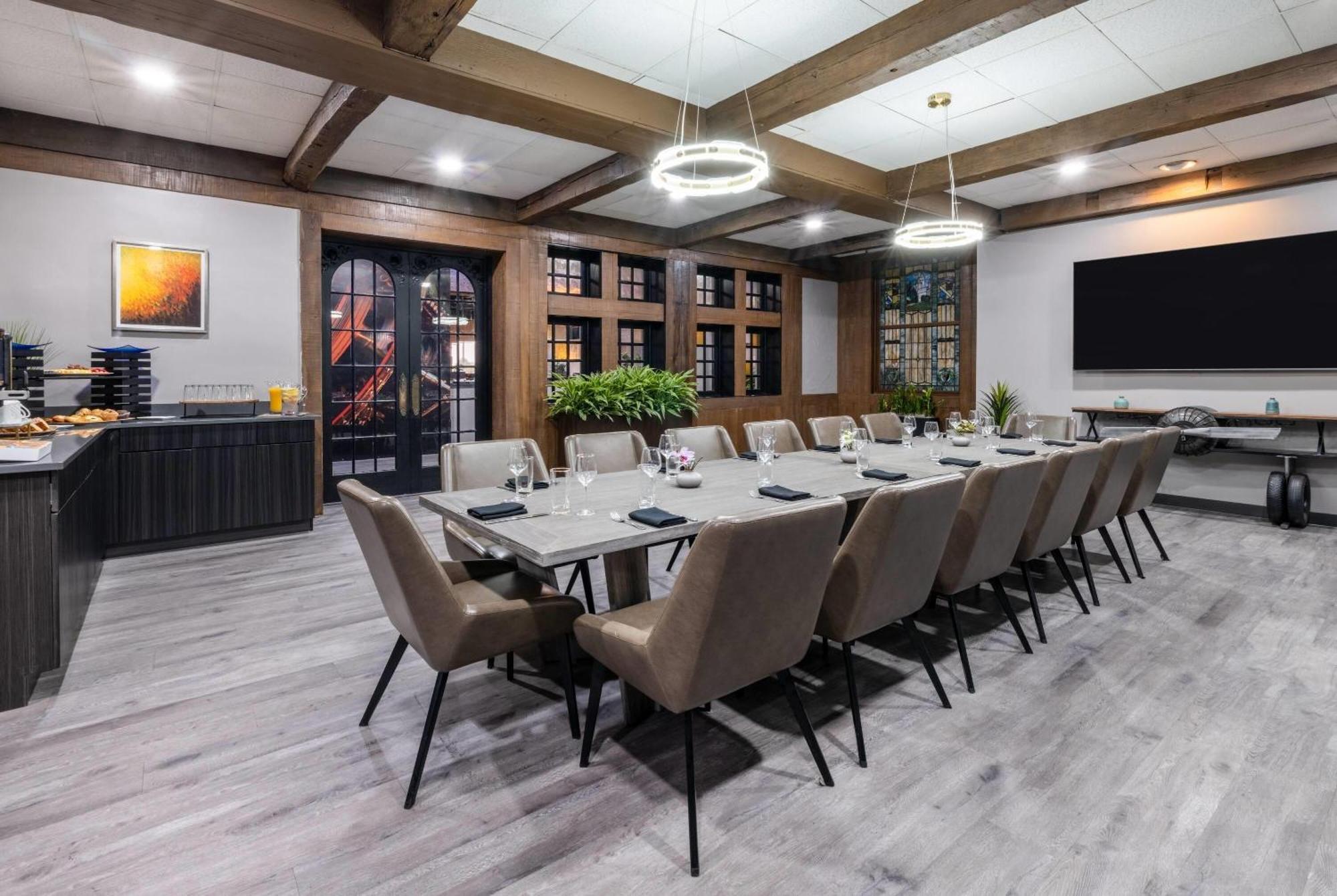 Wyndham Indianapolis Airport Hotel Bagian luar foto